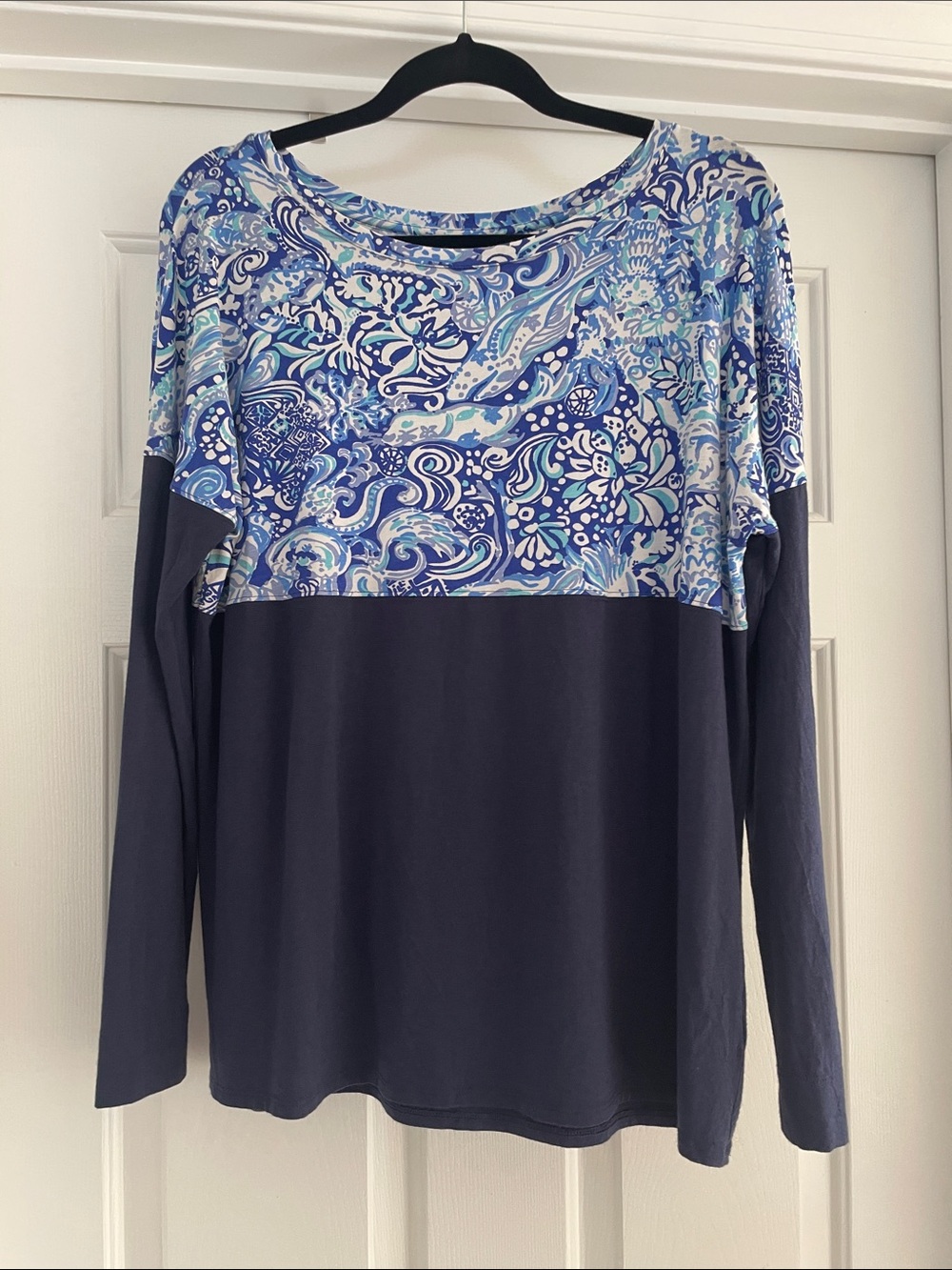 Size L Lilly Pulitzer Blue Patterned Yoke Navy Block Long Sleeve Top